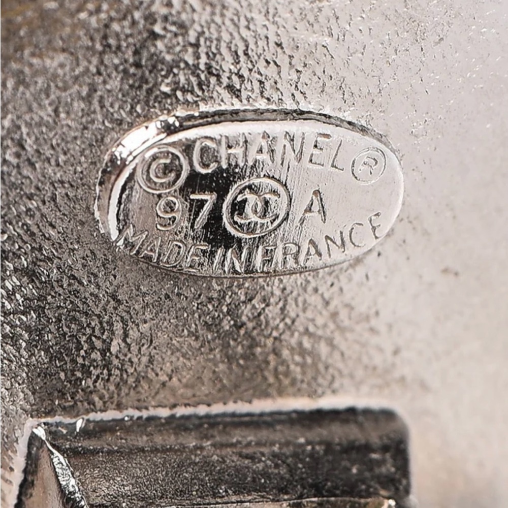 CHANEL Enamel CC Round Clip-On Earrings - Picture 11 of 11